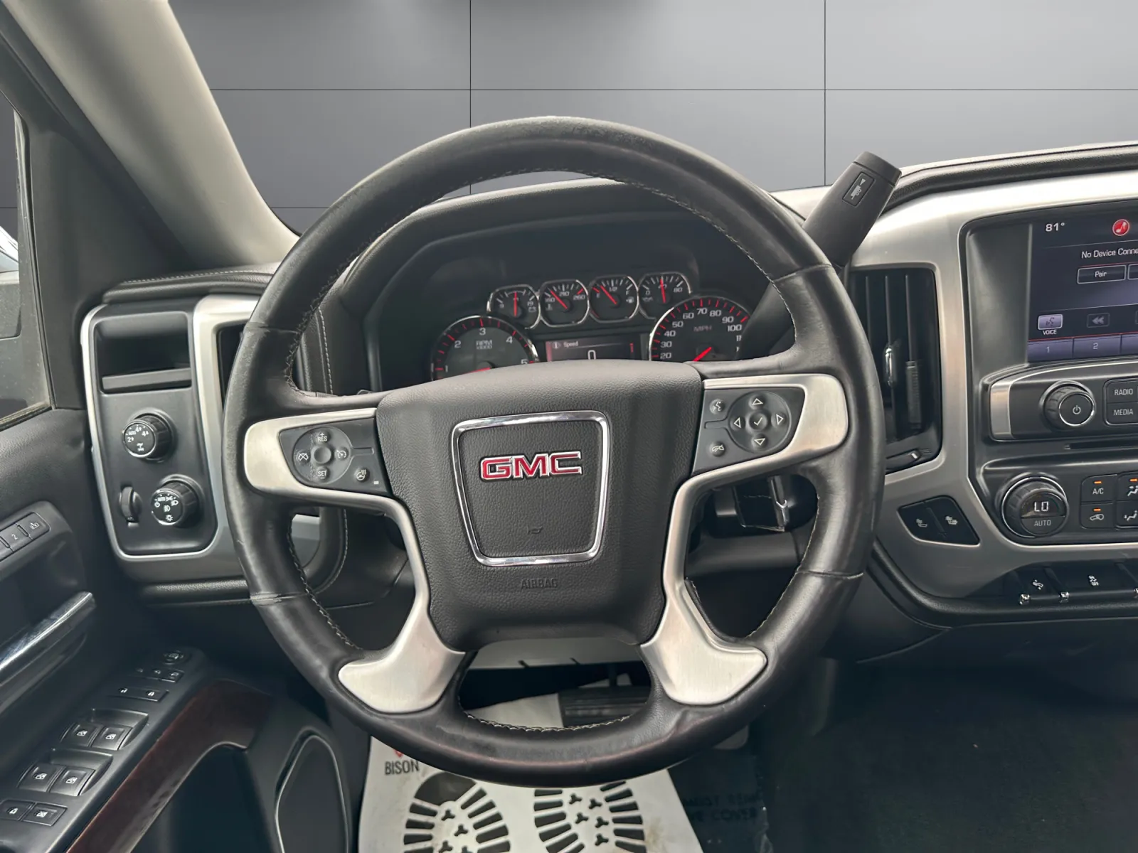 GMC Sierra photo 13