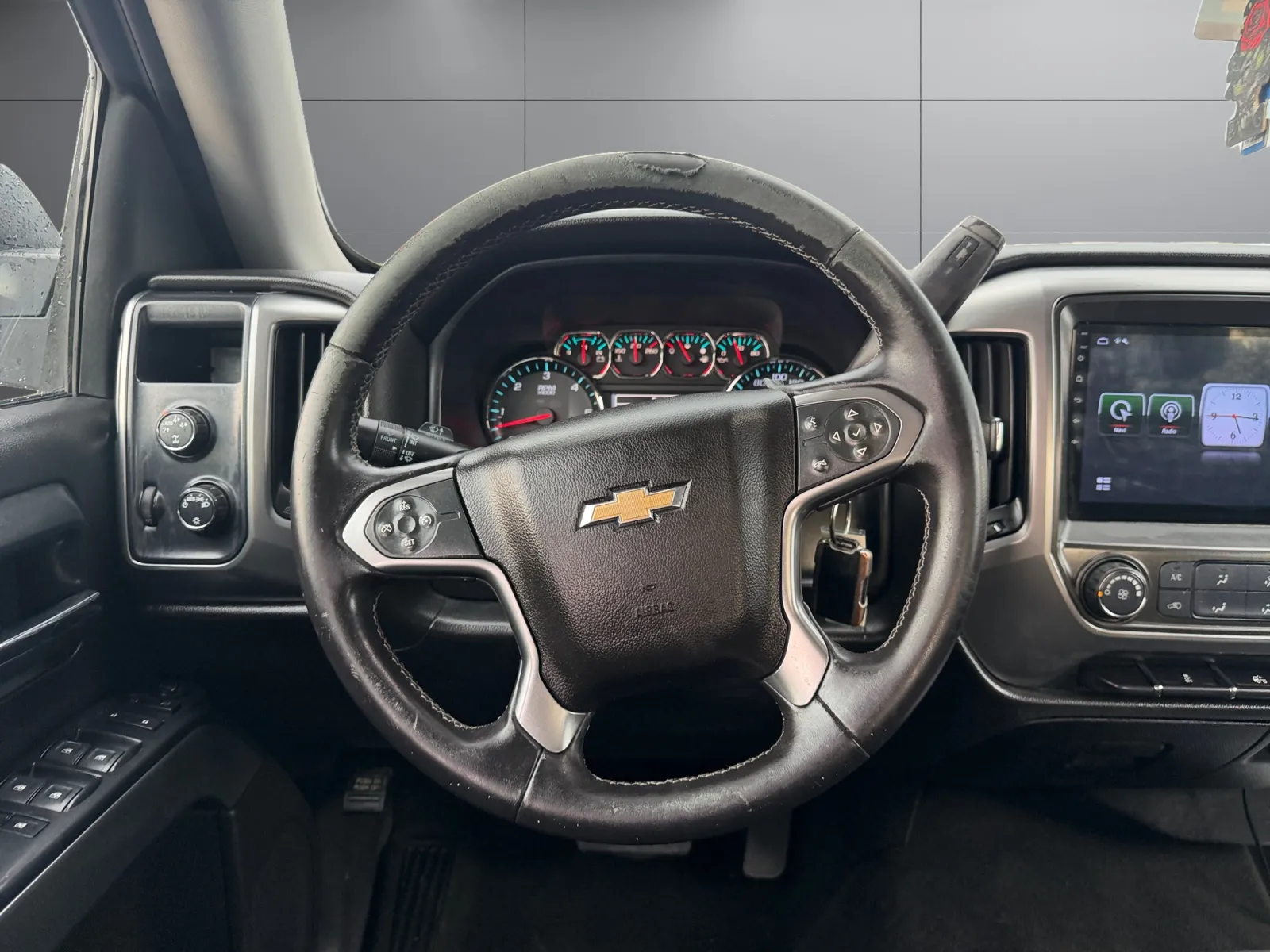 Chevrolet Silverado photo 13