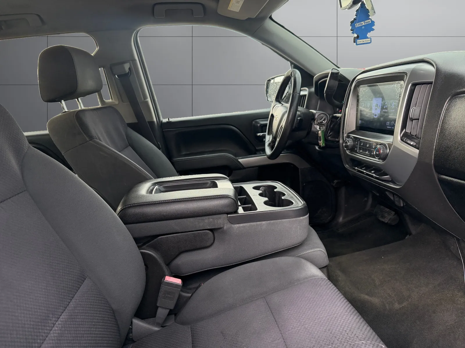 Chevrolet Silverado photo 17