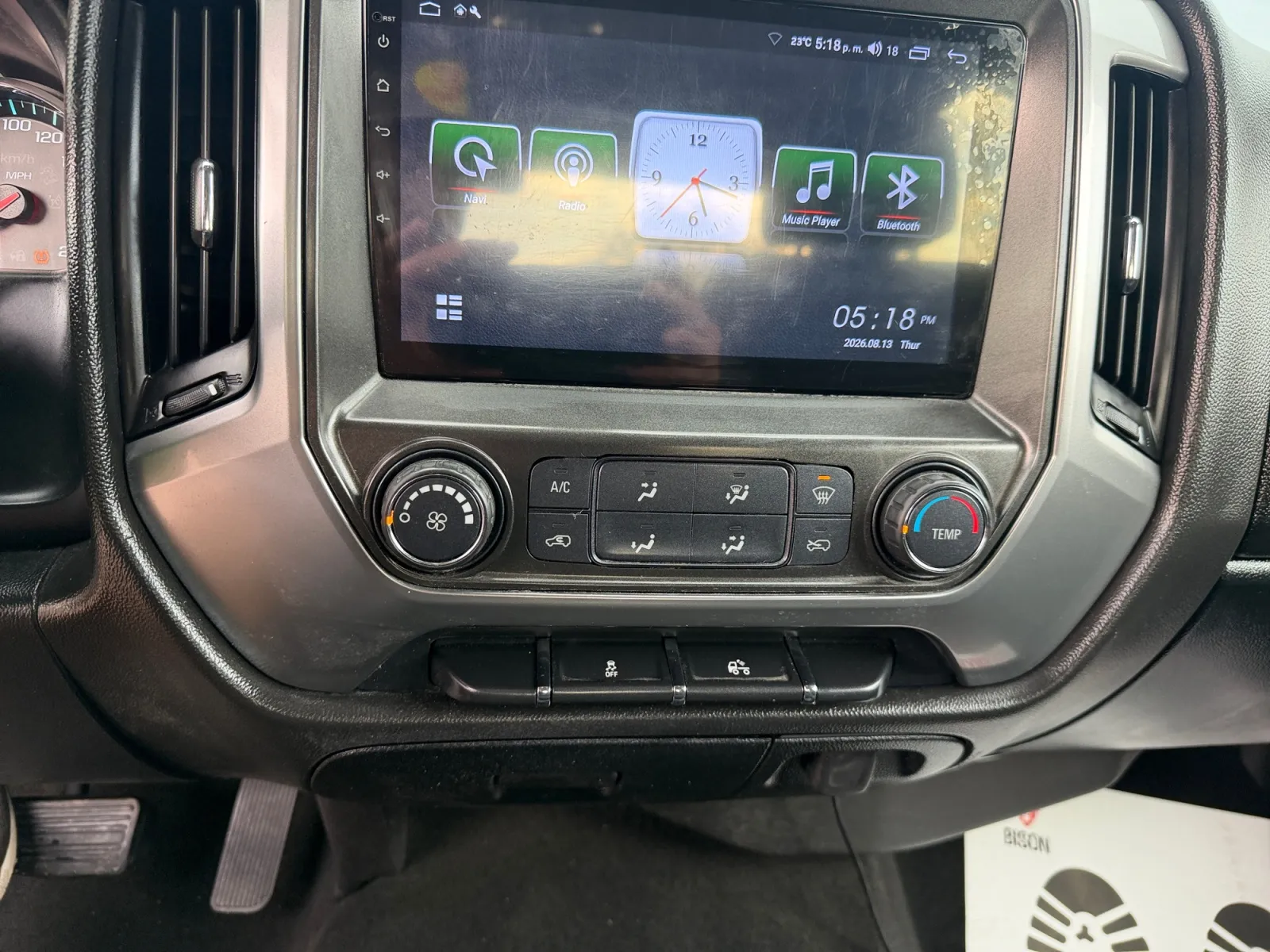 Chevrolet Silverado photo 23