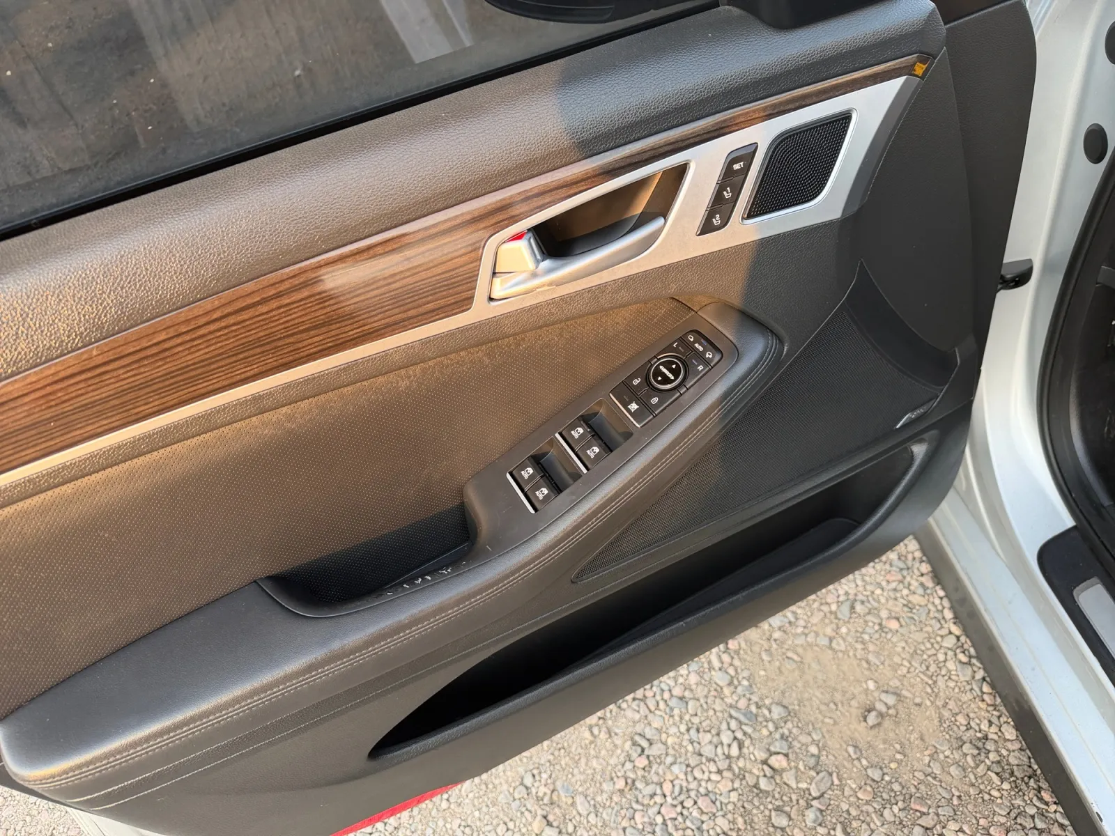 Hyundai Genesis photo 11