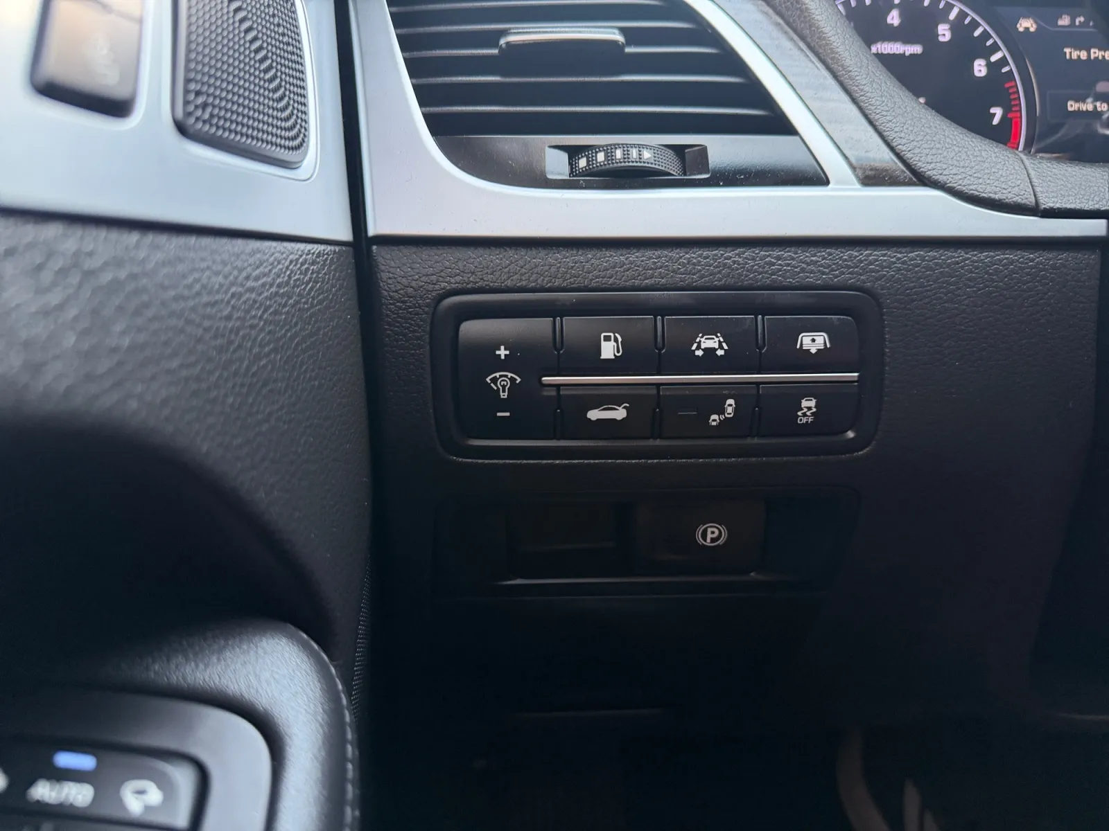 Hyundai Genesis photo 24