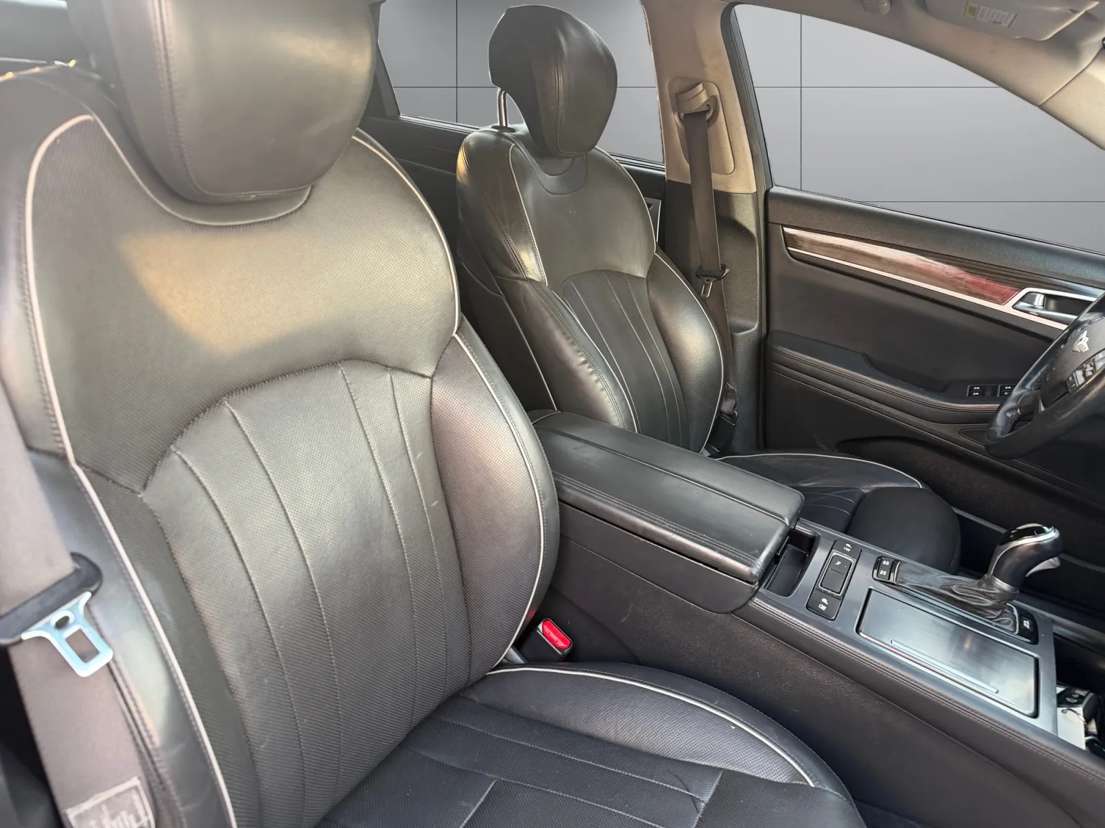 Hyundai Genesis photo 18