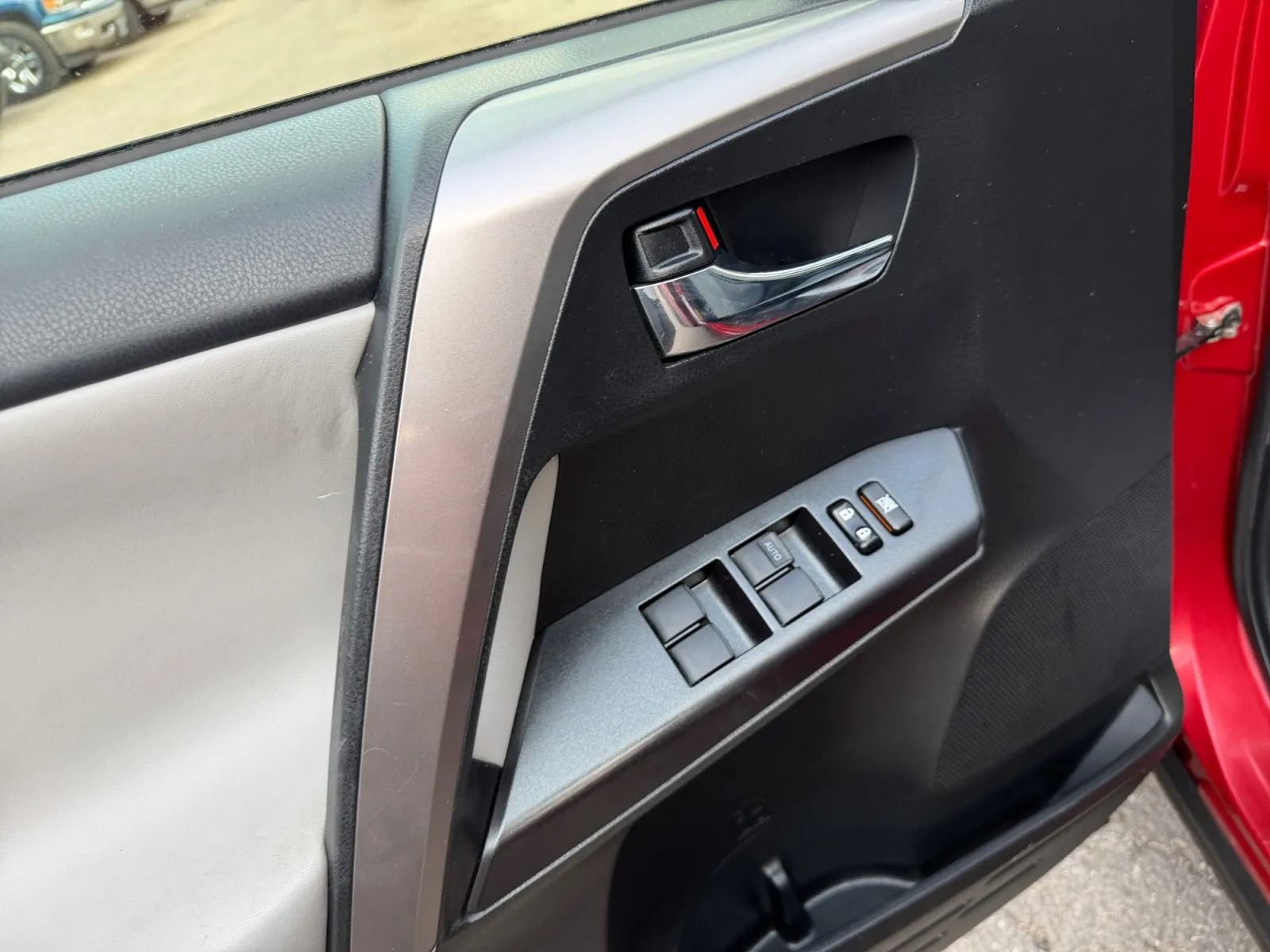 Toyota RAV4 photo 11