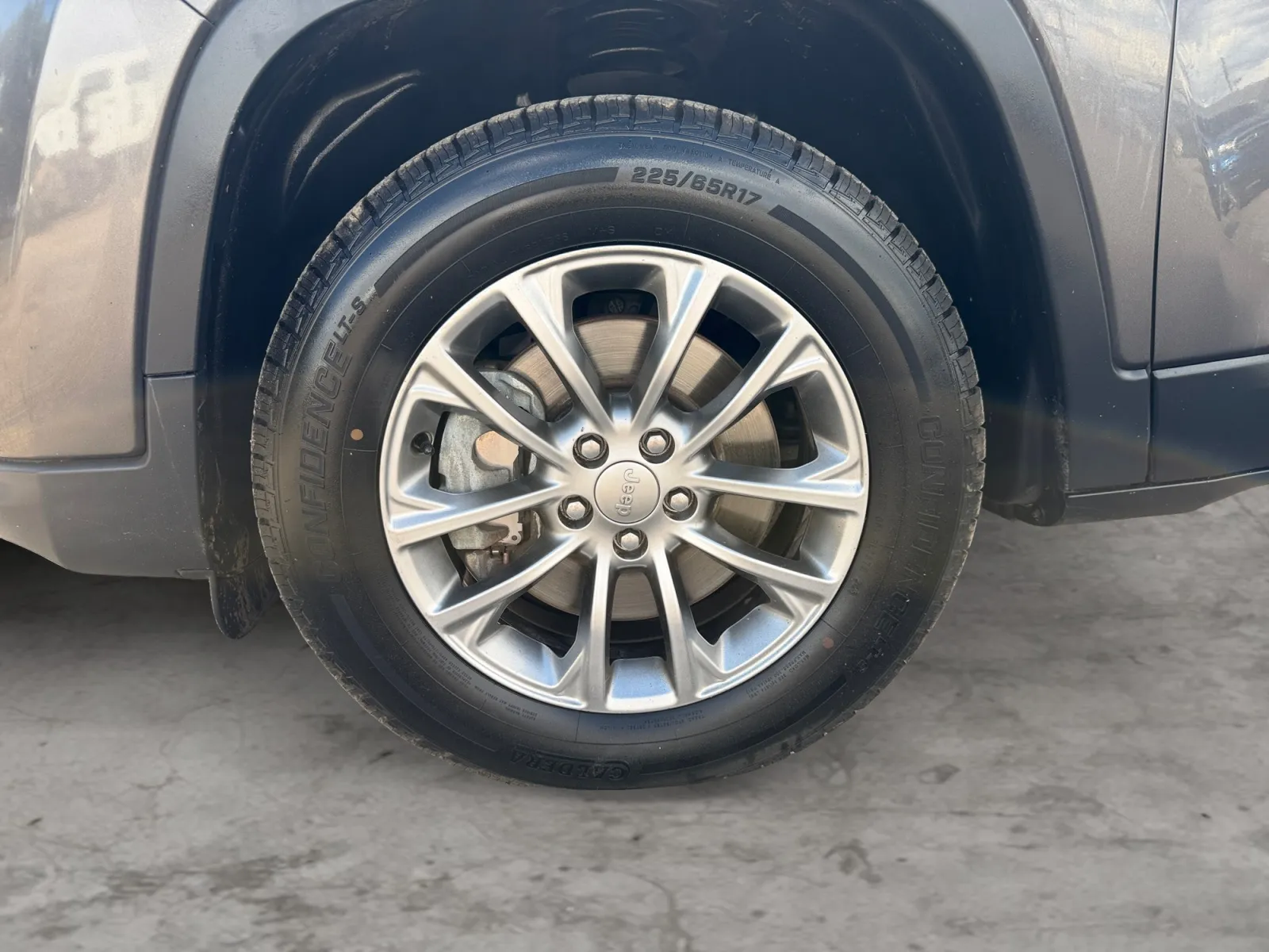 Jeep Cherokee photo 9