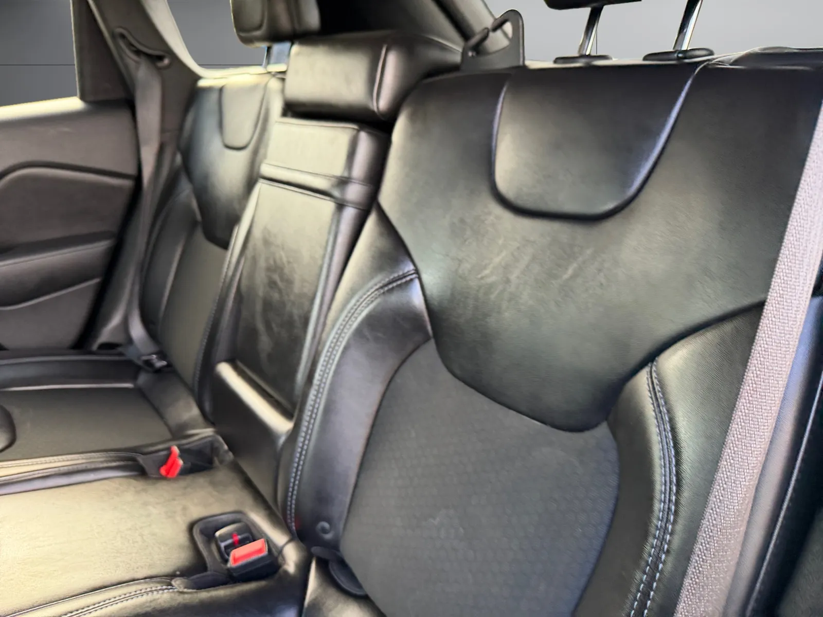 Jeep Cherokee photo 16