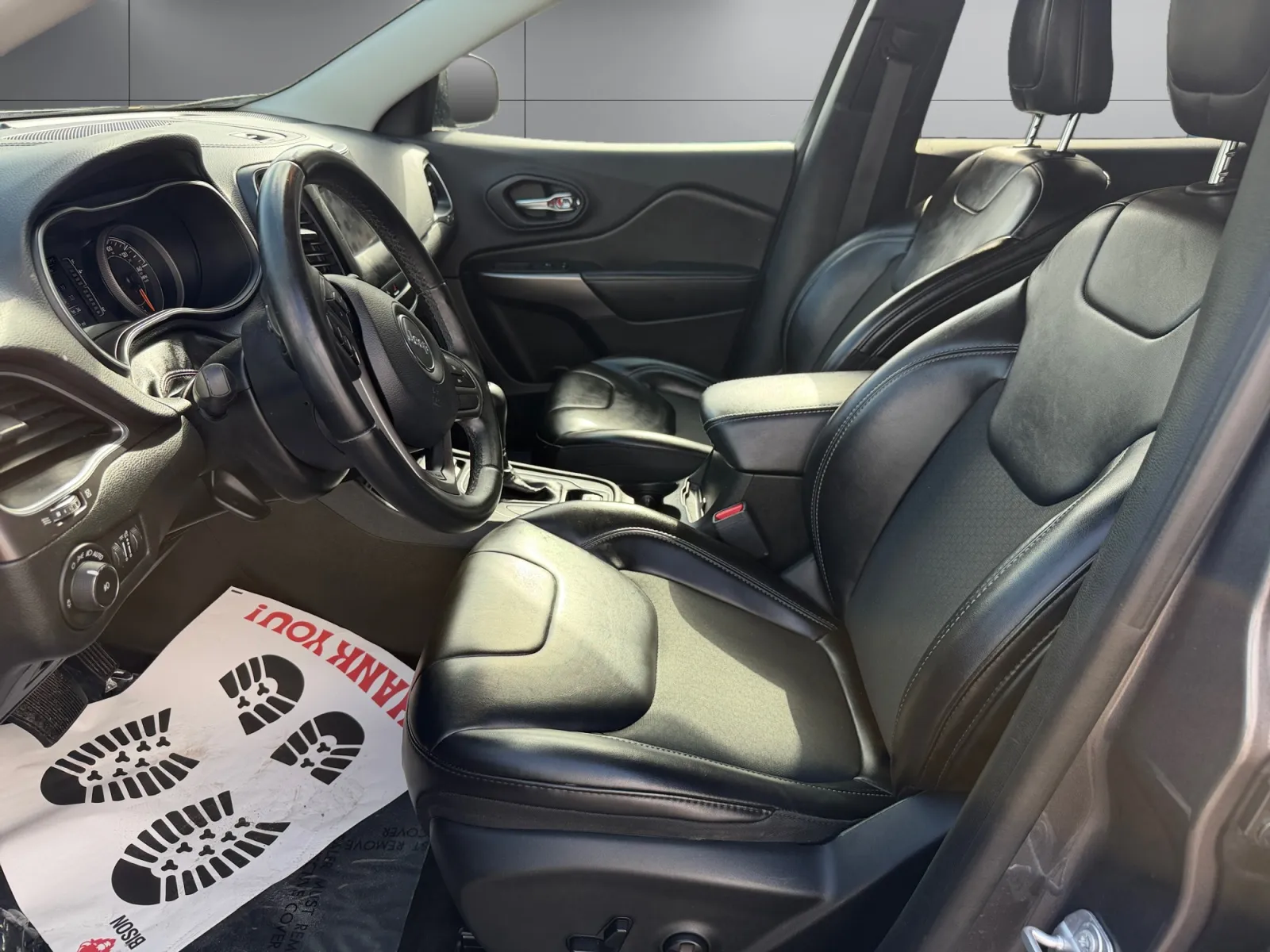 Jeep Cherokee photo 10