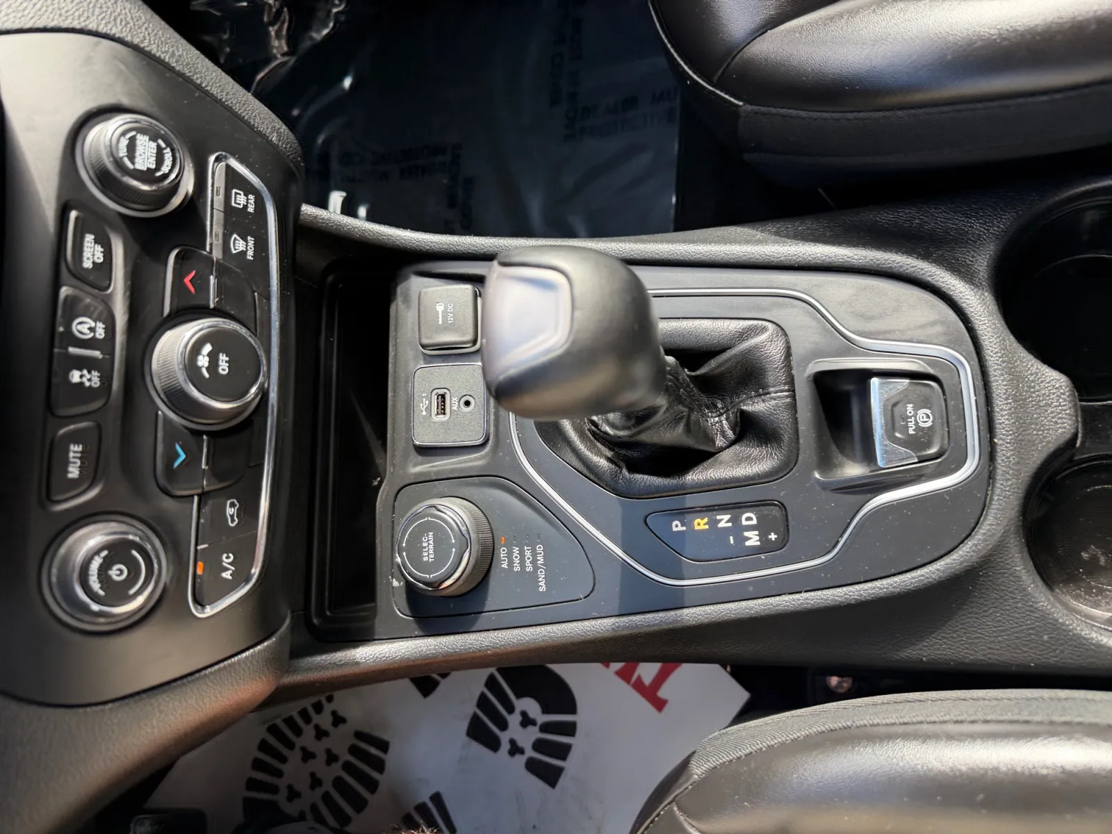 Jeep Cherokee photo 22