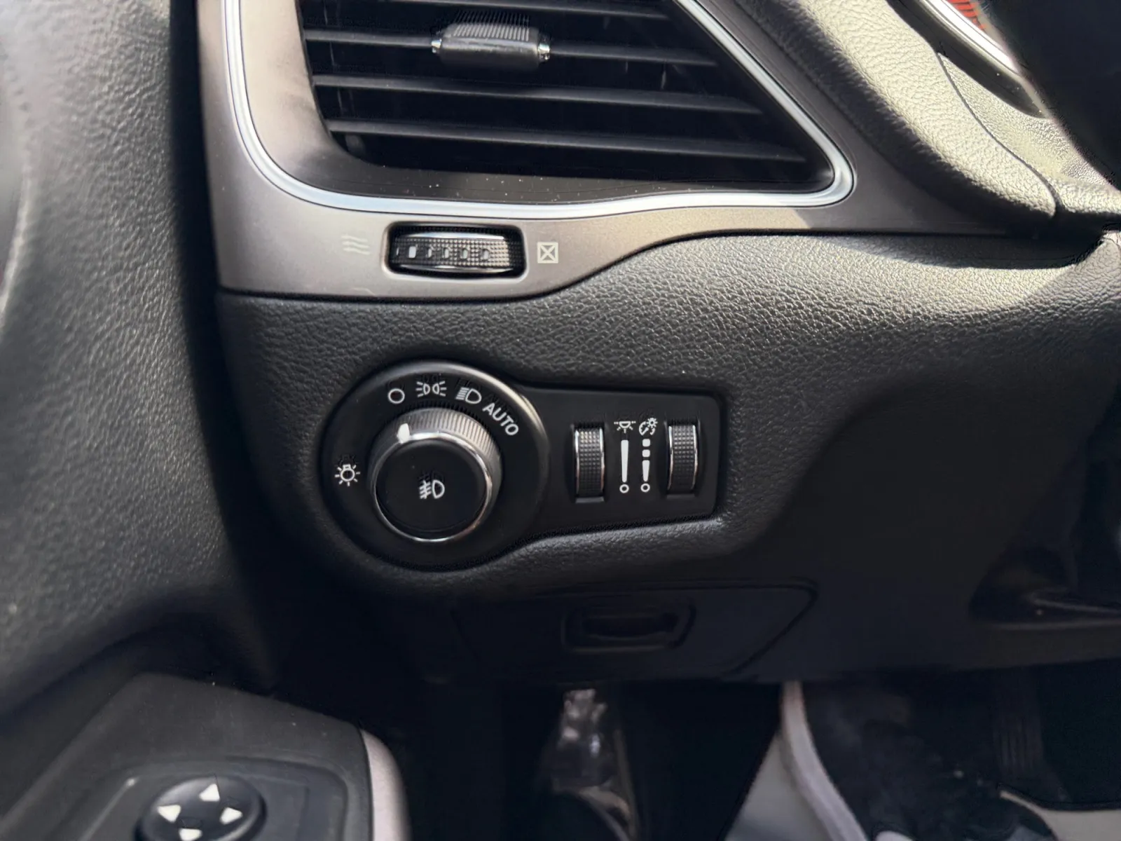 Jeep Cherokee photo 23