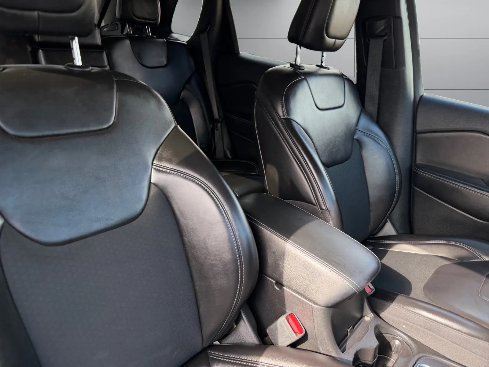 Jeep Cherokee photo 18