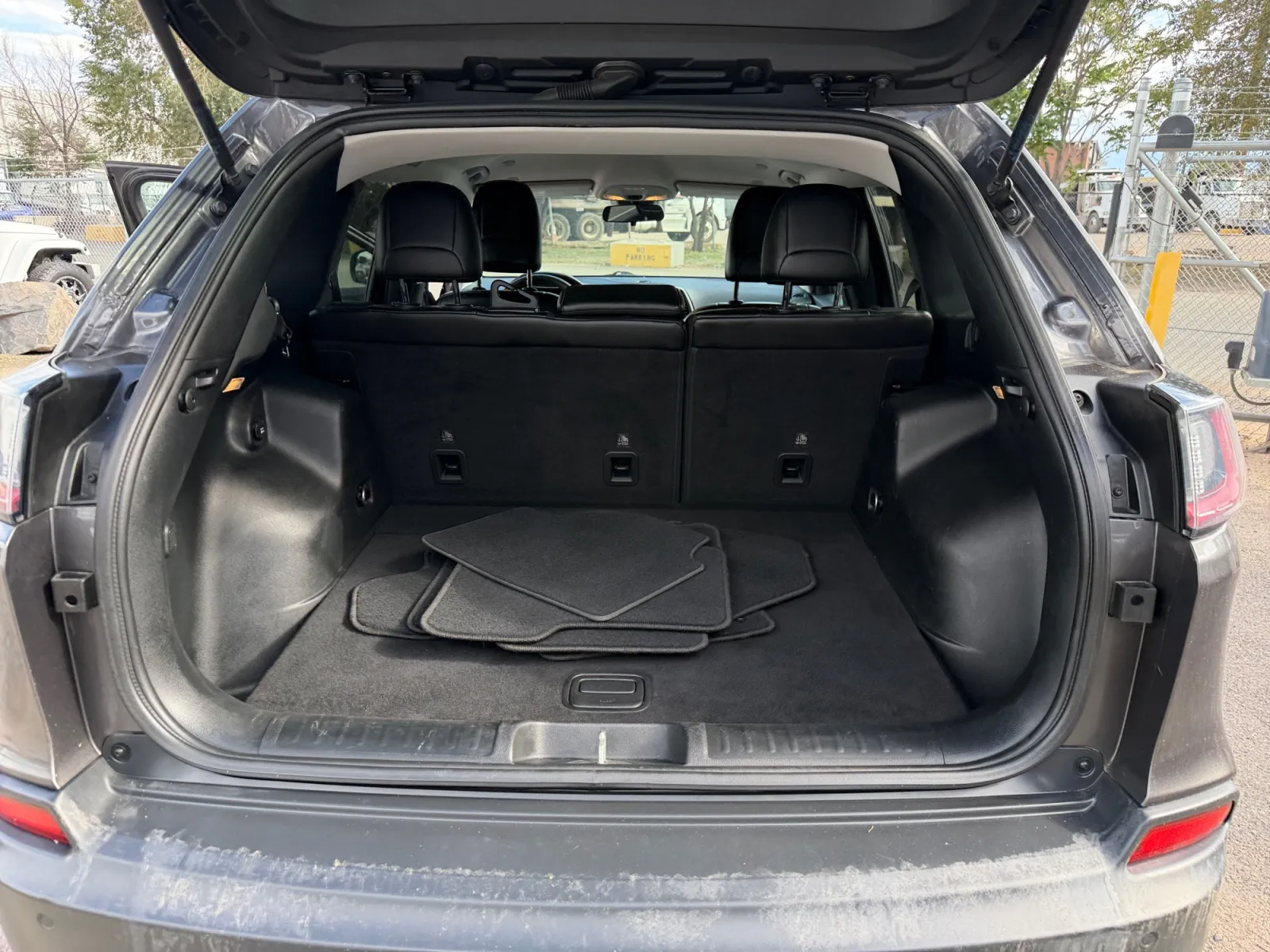 Jeep Cherokee photo 19