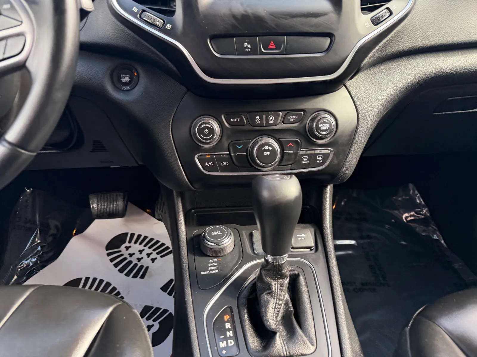 Jeep Cherokee photo 15