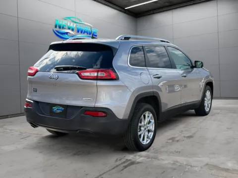More photos of 2018 Jeep Cherokee Latitude FWD at New Wave Automotive, CO
