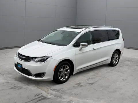White 2018 Chrysler Pacifica Limited for sale in Denver, CO