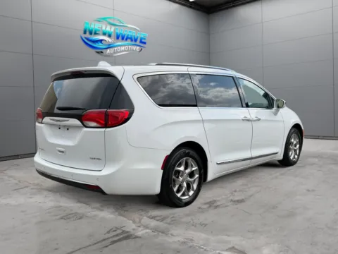 More photos of 2018 Chrysler Pacifica Limited at New Wave Automotive, CO