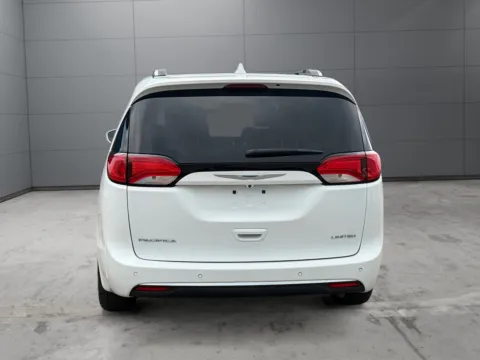 More photos of 2018 Chrysler Pacifica Limited at New Wave Automotive, CO