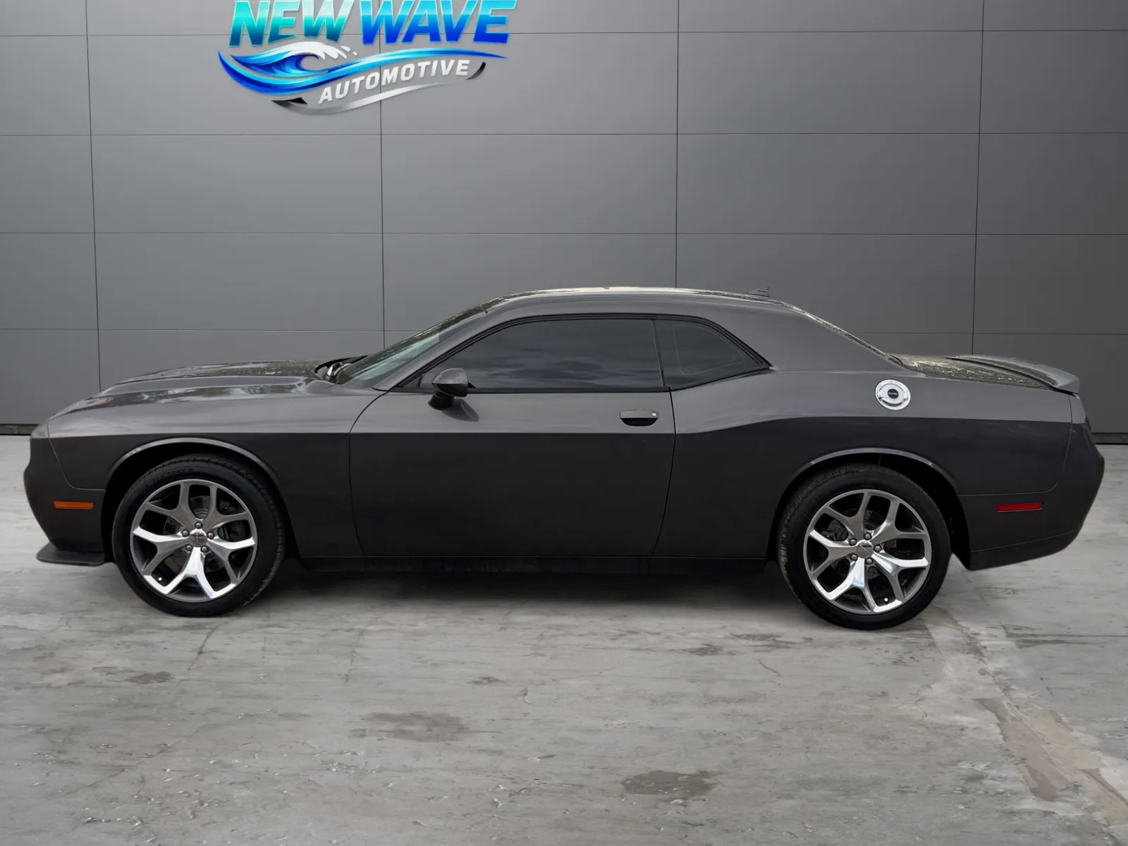 Dodge Challenger photo 2