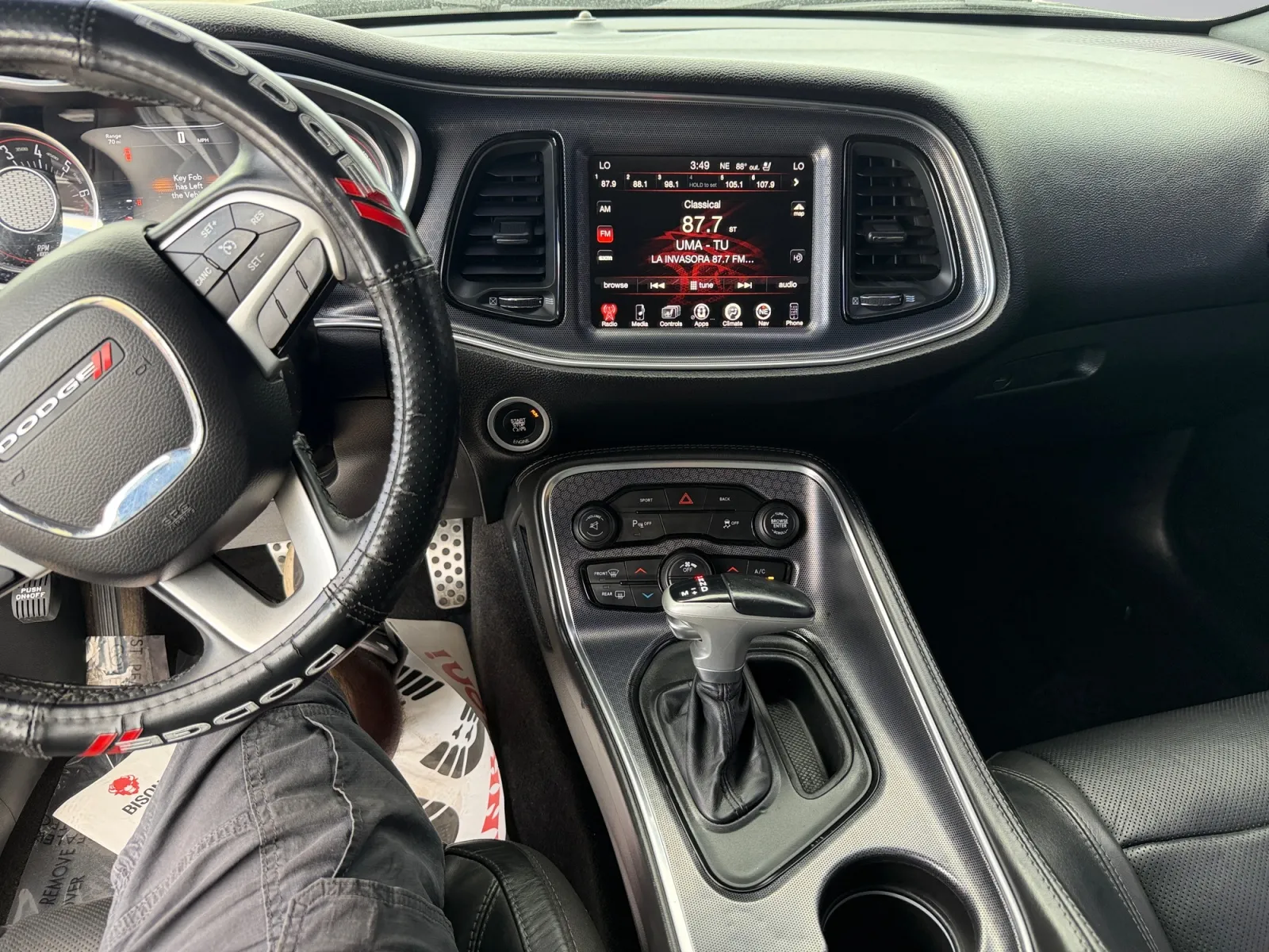 Dodge Challenger photo 12