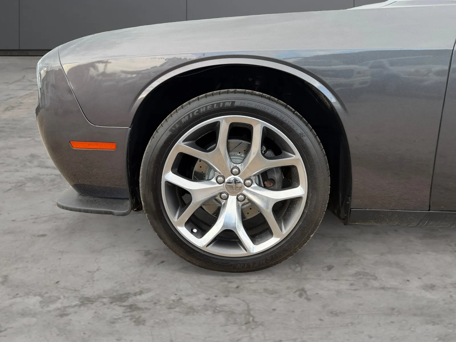 Dodge Challenger photo 9