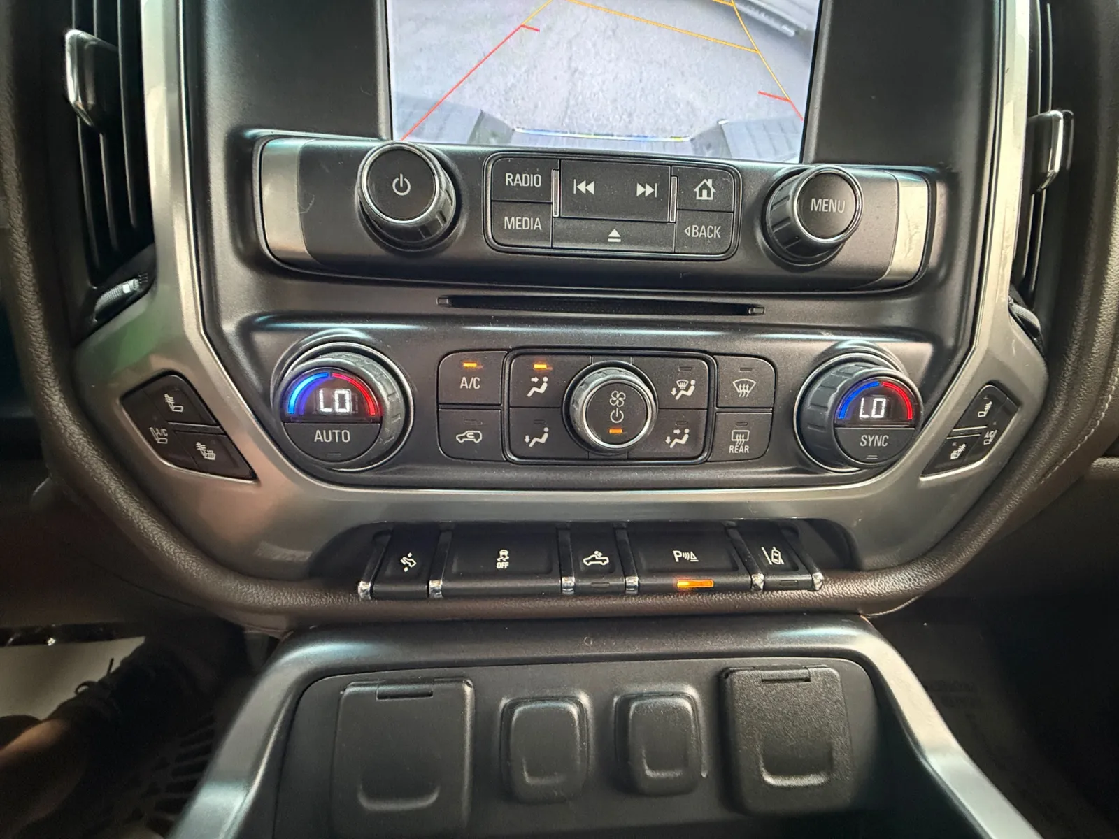 Chevrolet Silverado photo 23