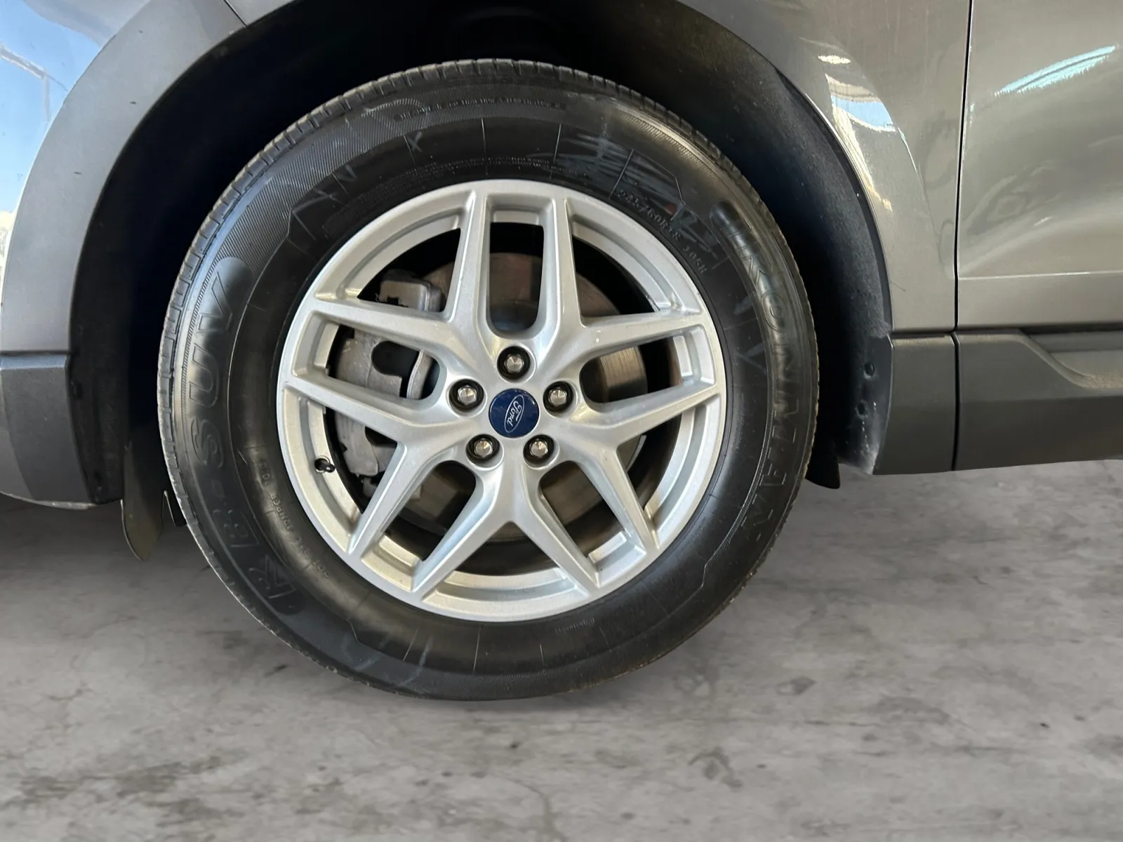 Ford Edge photo 9