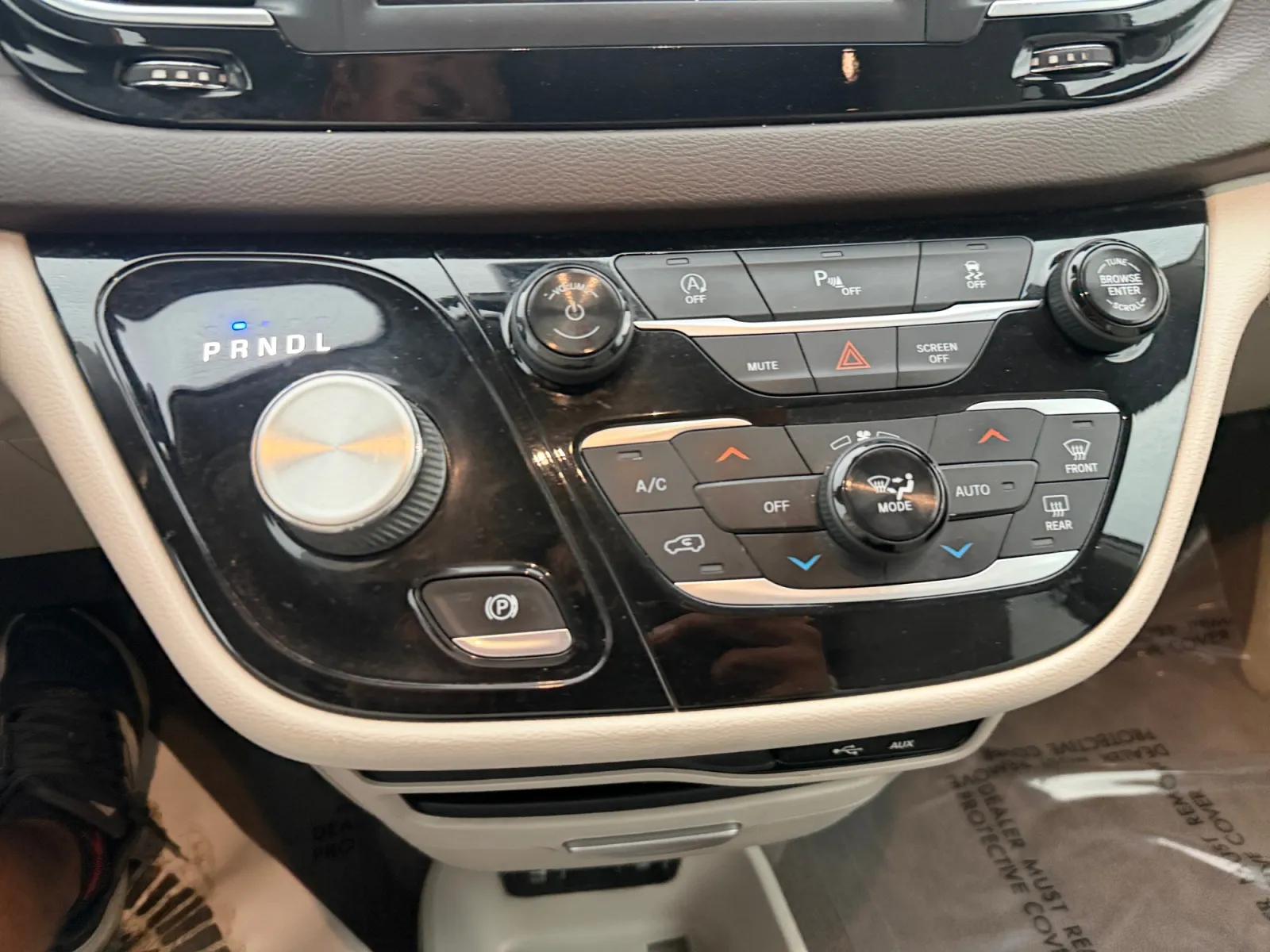 Chrysler Pacifica photo 23