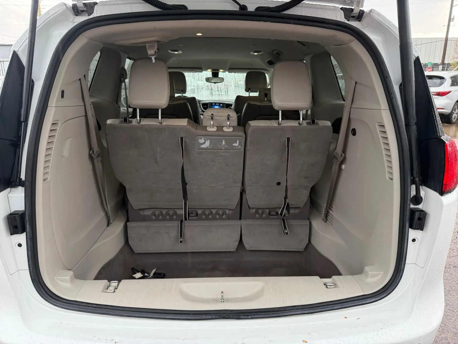 Chrysler Pacifica photo 19