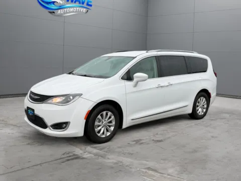 White 2018 Chrysler Pacifica Touring L for sale in Denver, CO