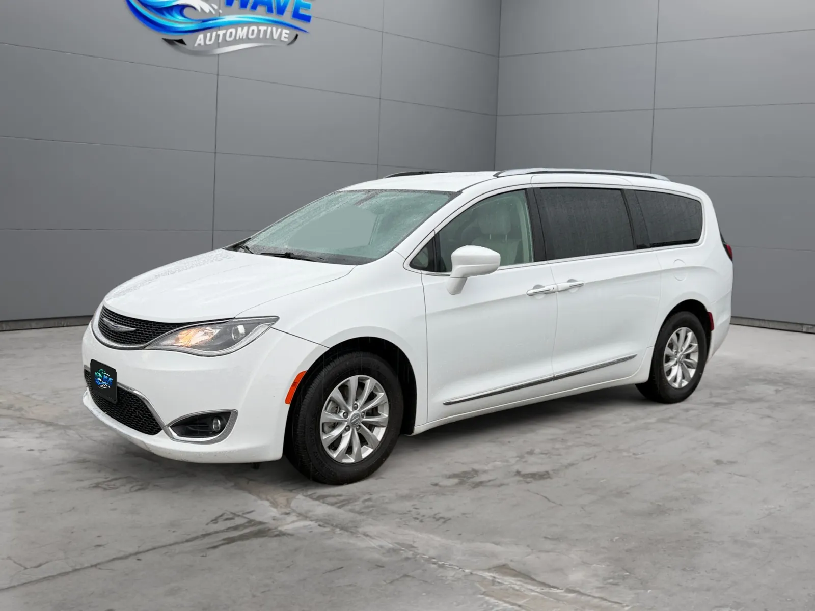 White 2018 Chrysler Pacifica Touring L for sale in Denver, CO