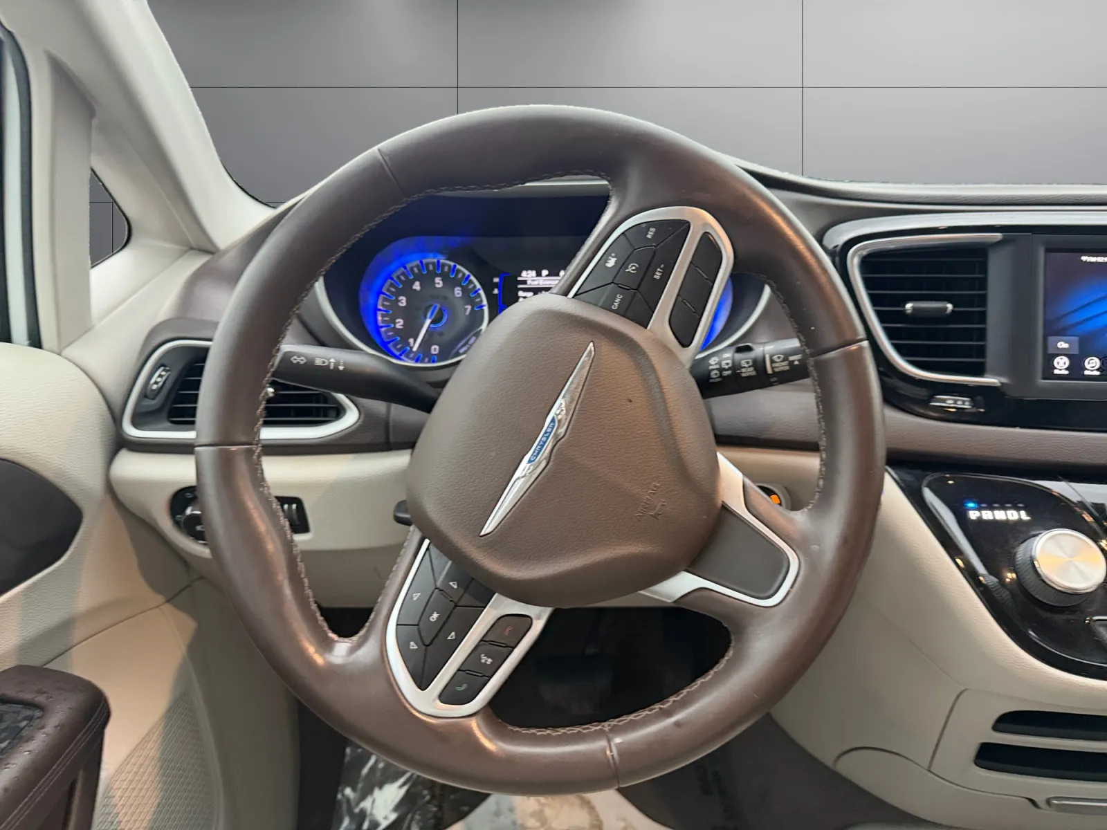 Chrysler Pacifica photo 13