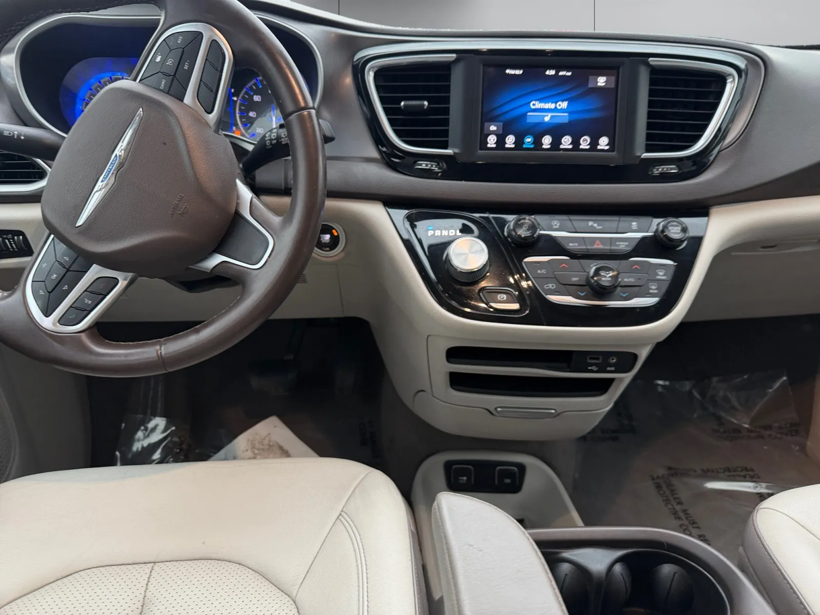 Chrysler Pacifica photo 12
