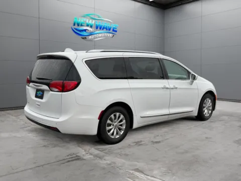 More photos of 2018 Chrysler Pacifica Touring L at New Wave Automotive, CO