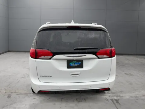 More photos of 2018 Chrysler Pacifica Touring L at New Wave Automotive, CO