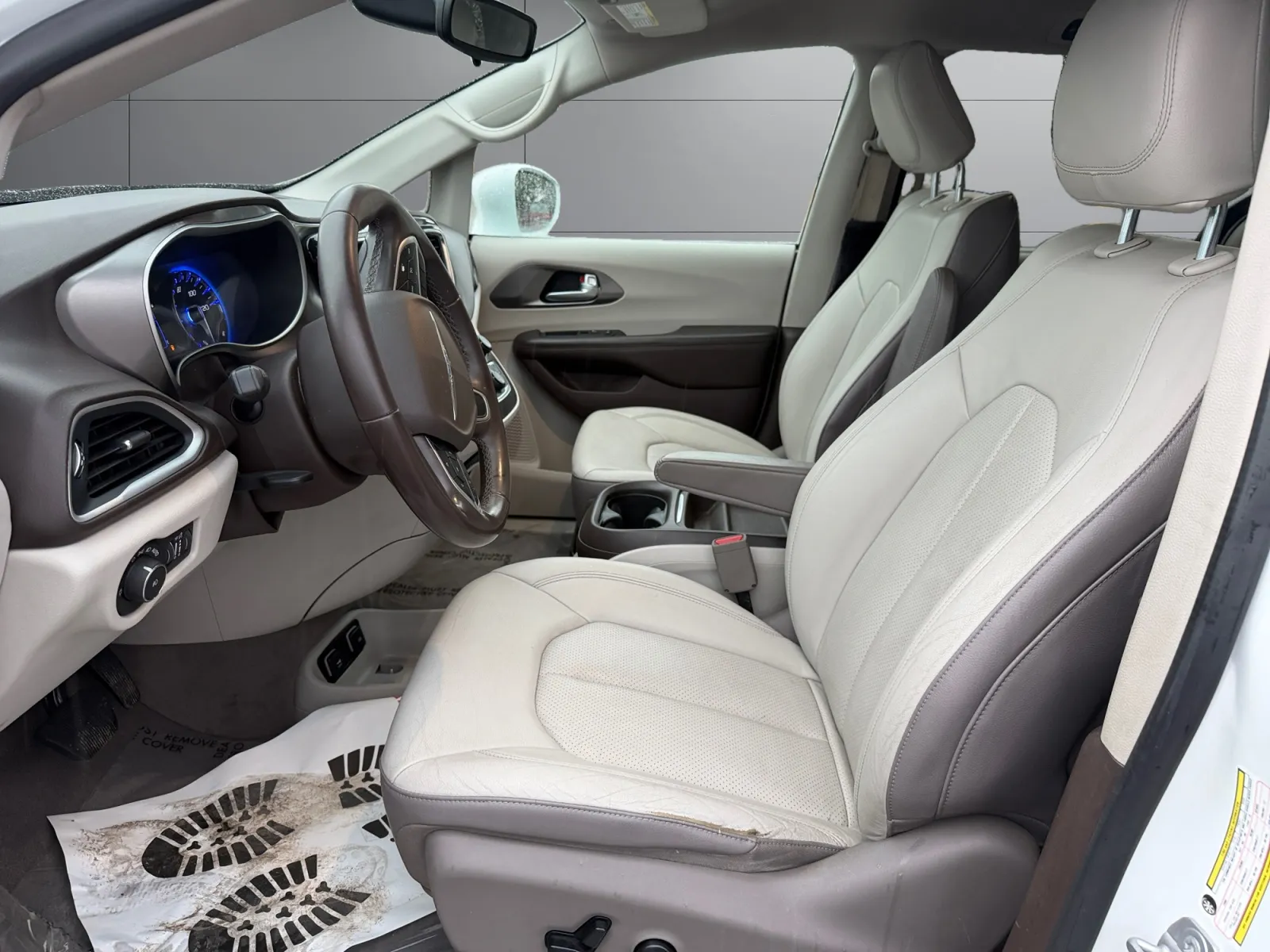 Chrysler Pacifica photo 10