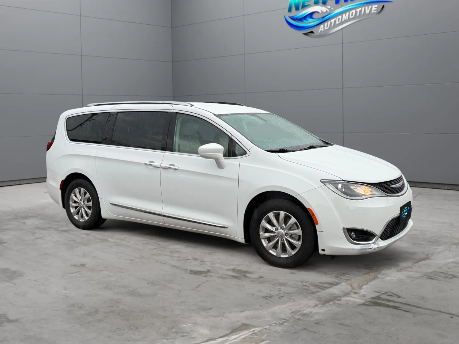 Chrysler Pacifica photo 7