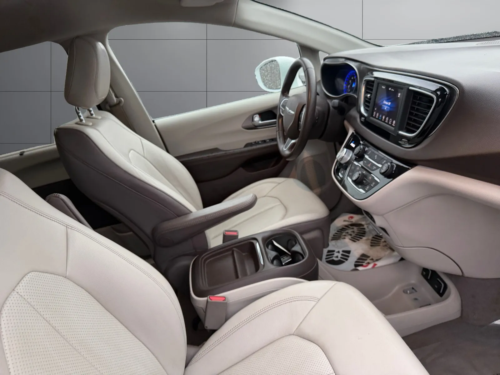 Chrysler Pacifica photo 17