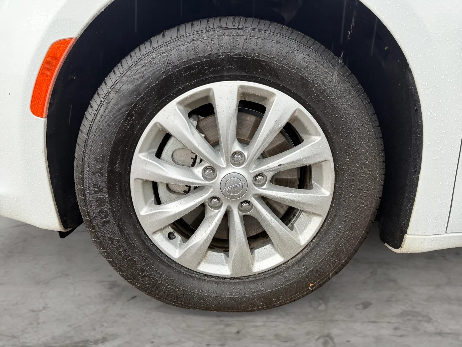 Chrysler Pacifica photo 9