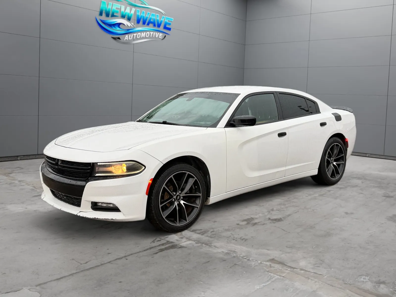 White 2018 Dodge Charger SXT RWD for sale in Denver, CO