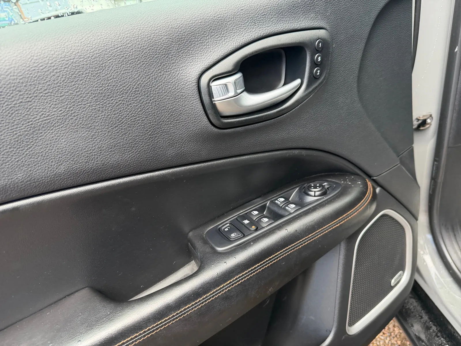 Jeep Compass photo 11