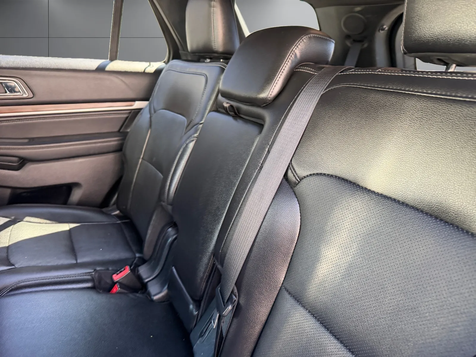Ford Explorer photo 16