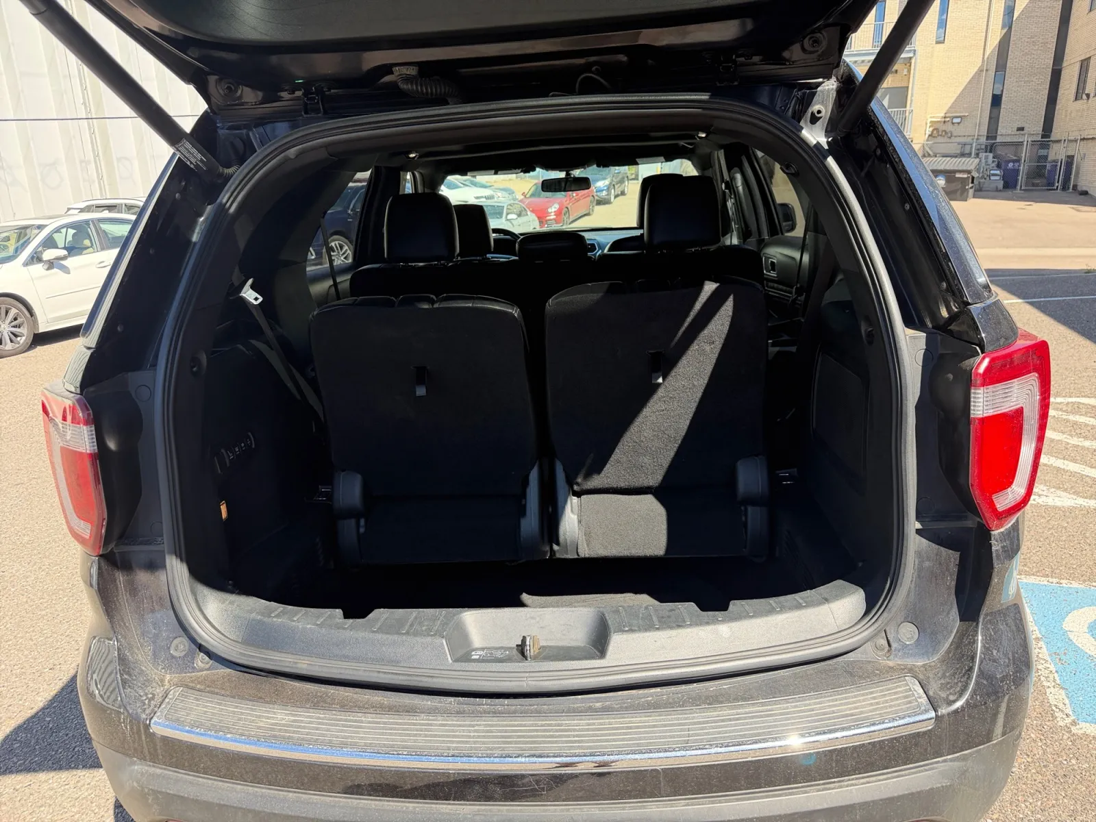 Ford Explorer photo 19