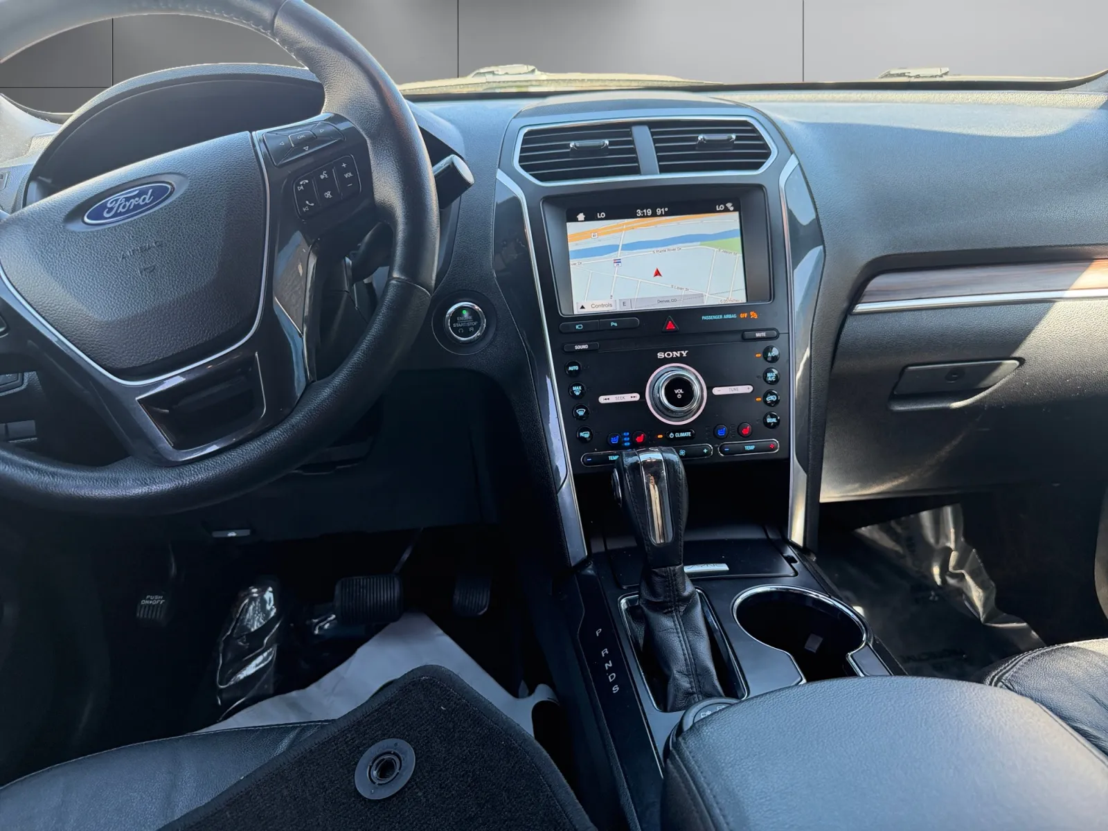 Ford Explorer photo 12