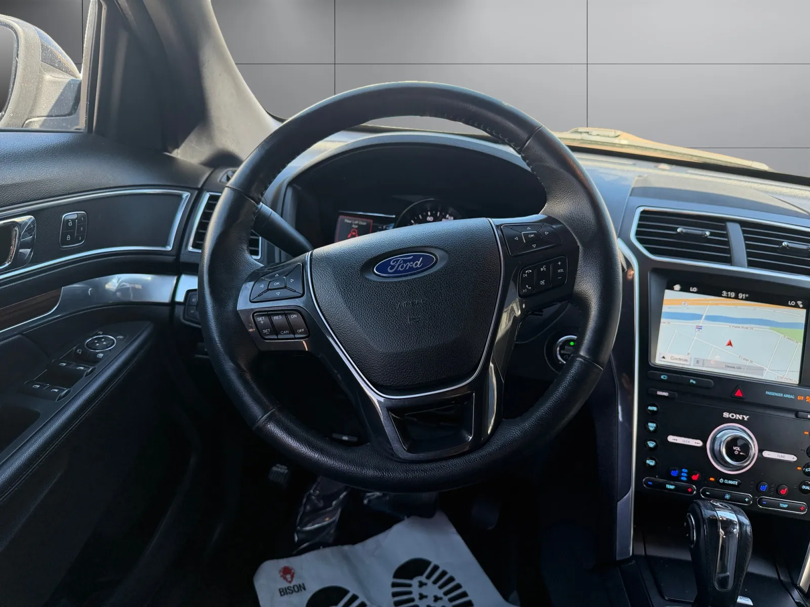 Ford Explorer photo 13