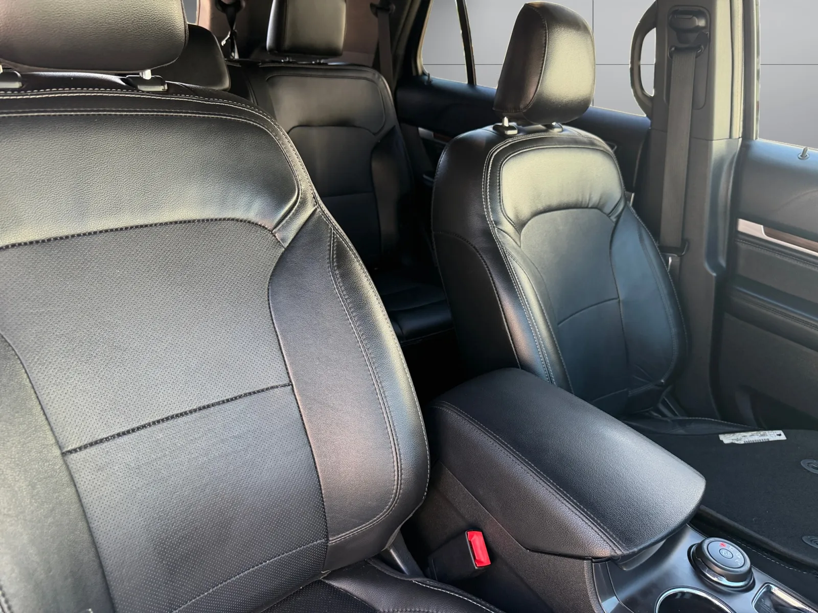 Ford Explorer photo 18