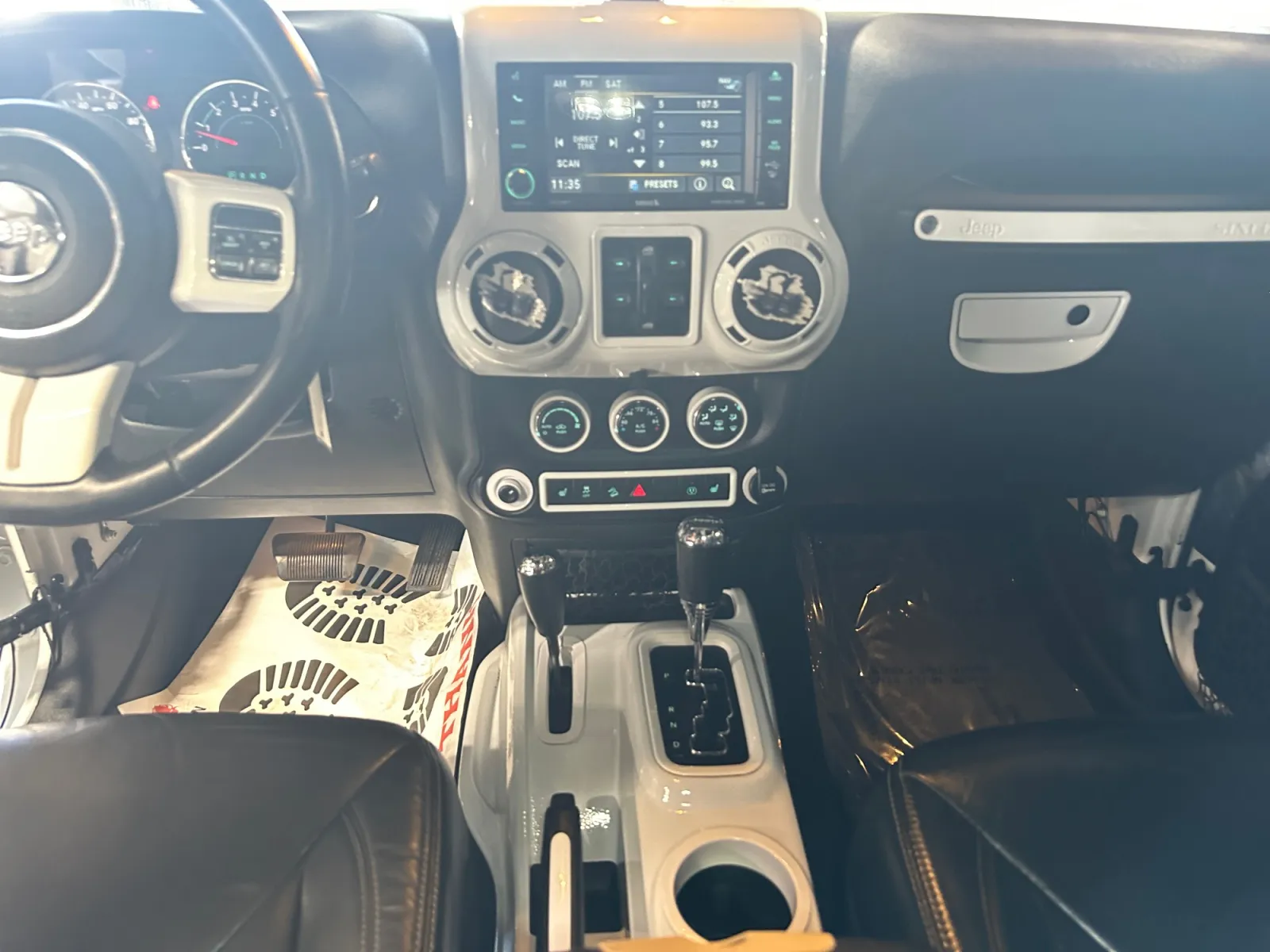 Jeep Wrangler photo 14