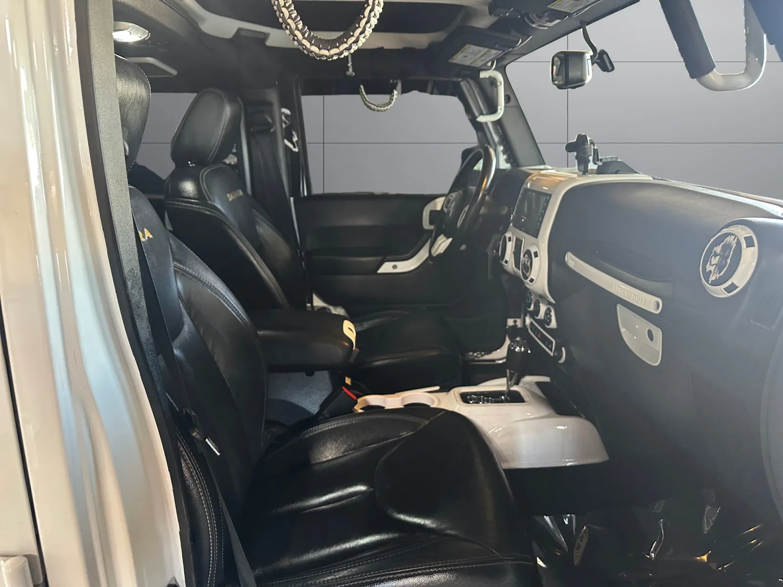 Jeep Wrangler photo 16