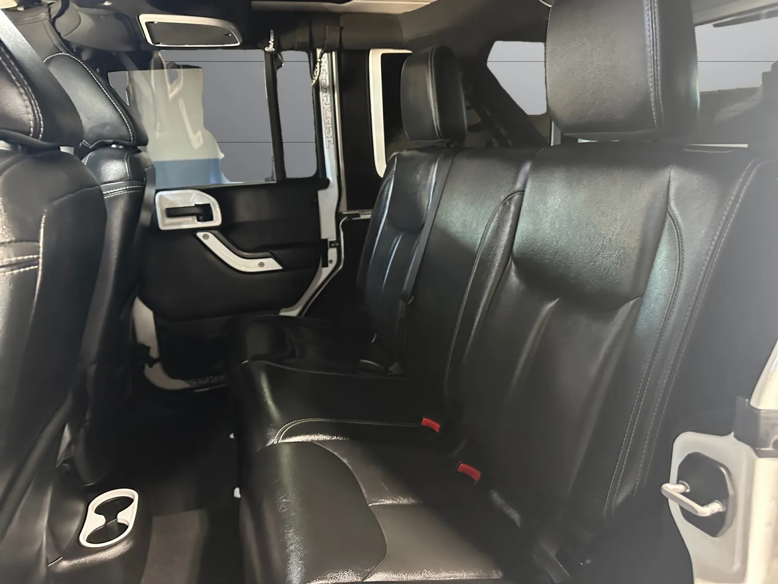 Jeep Wrangler photo 15
