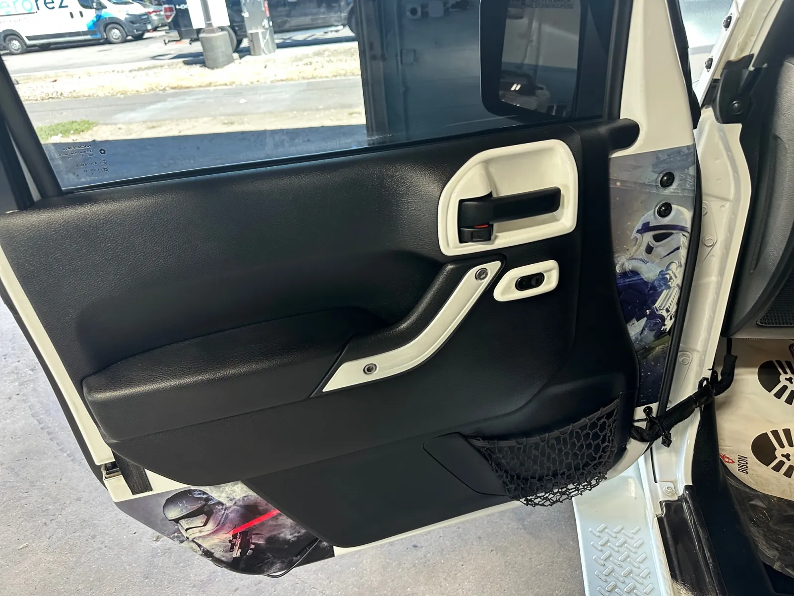 Jeep Wrangler photo 11