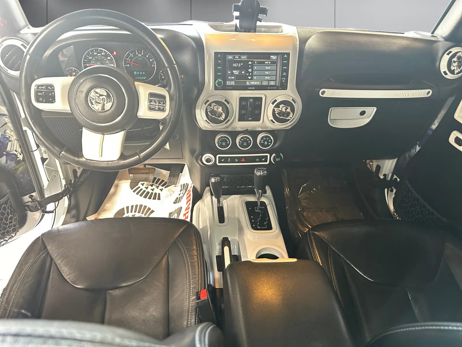 Jeep Wrangler photo 12