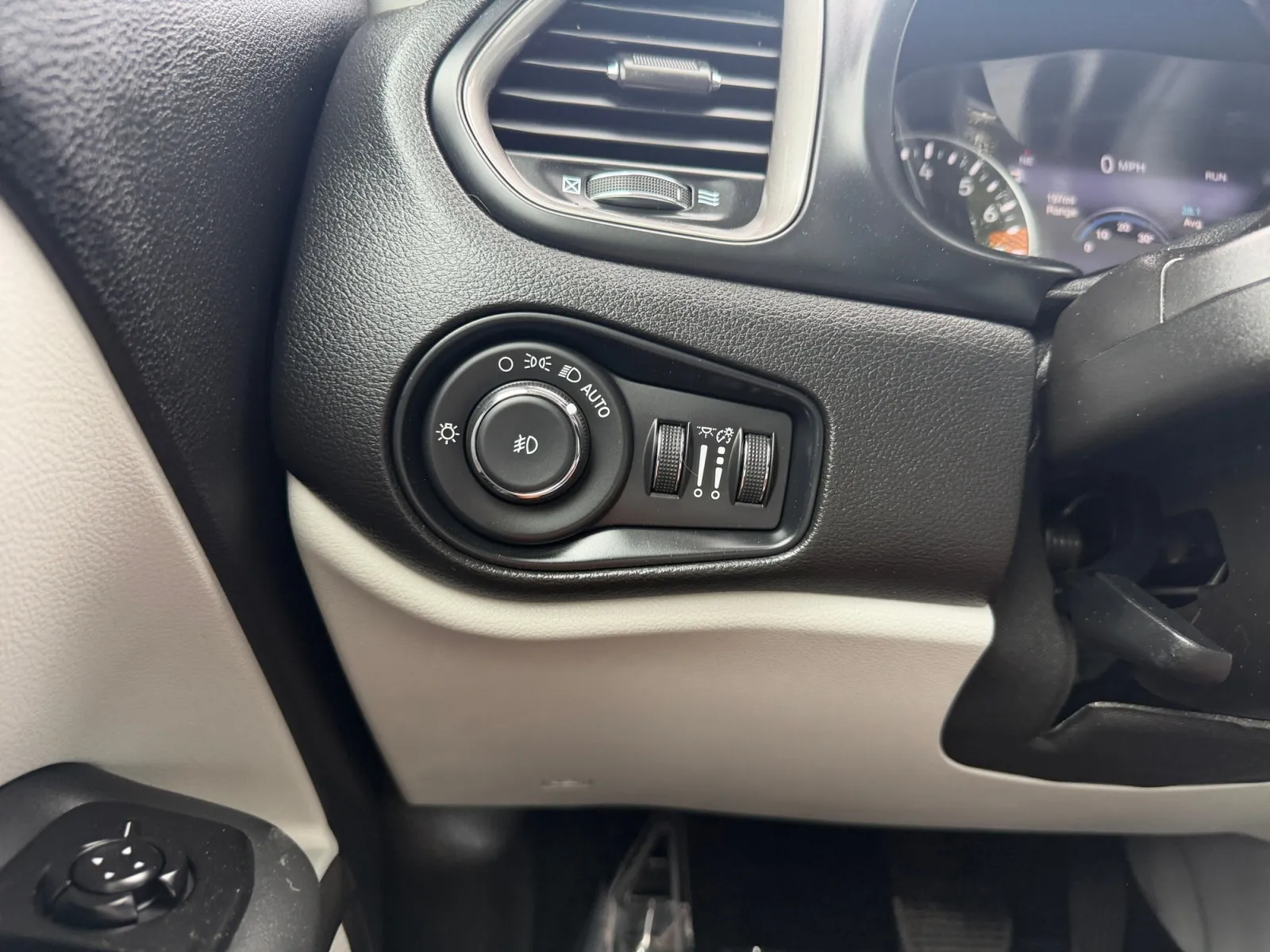Jeep Renegade photo 23